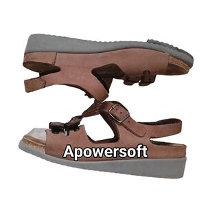 Brown Leather Cork Footbed Sandals — Mephisto
